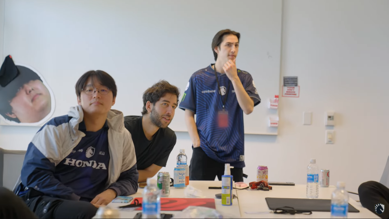 Team Liquid Tests Pro Gaming Routine on Casual LoL Player