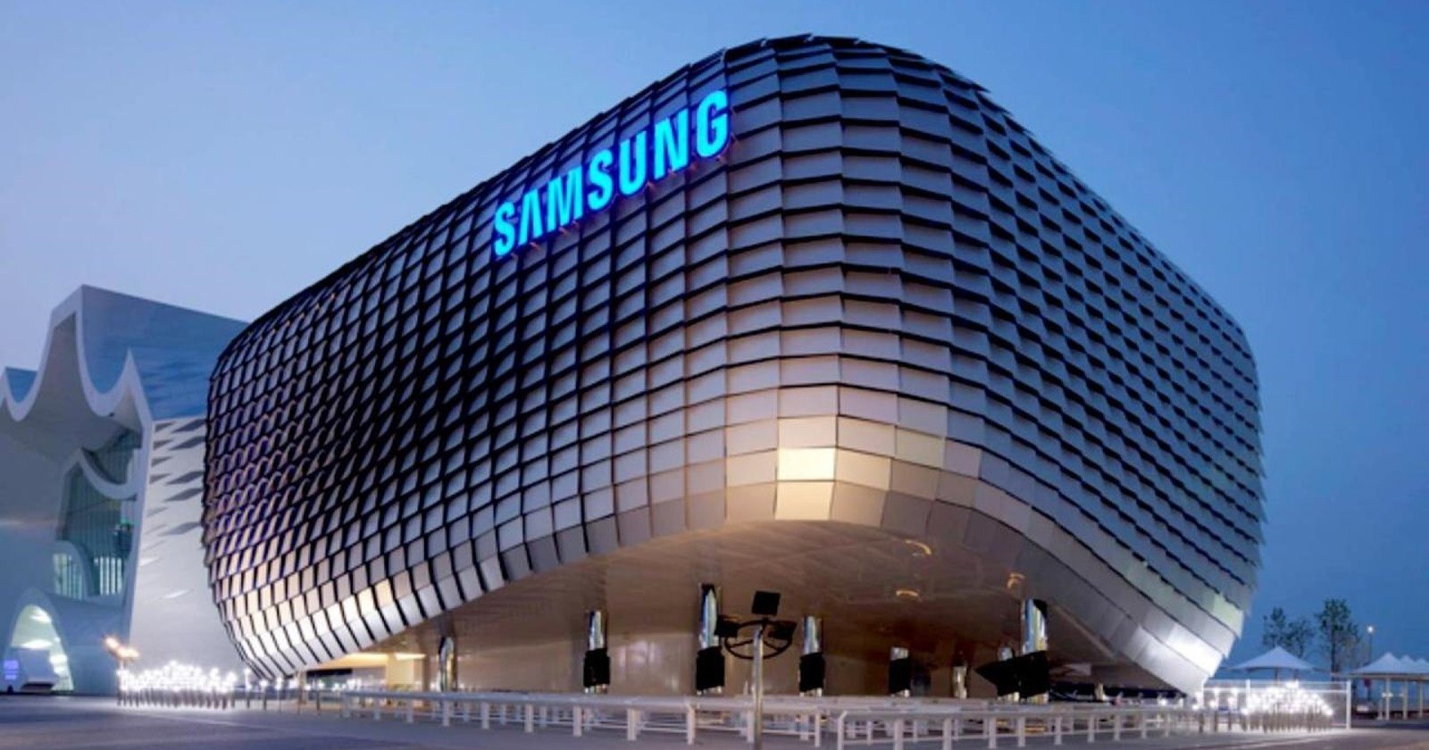 Samsung Mocks Apple's Liquid Glass Design in iOS 26, Claims It Did It First
