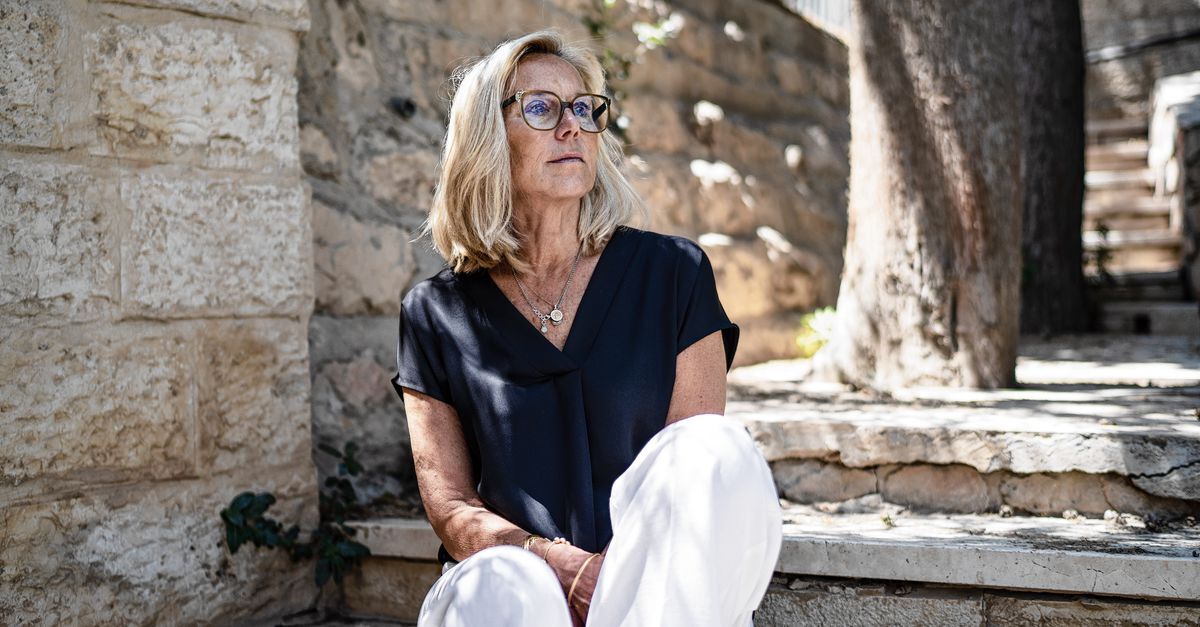 VN-gezant Sigrid Kaag bij haar huis in Jeruzalem. „Ik weet echt niet wat er gaat gebeuren. De toekomst ziet er niet mooi uit.” 