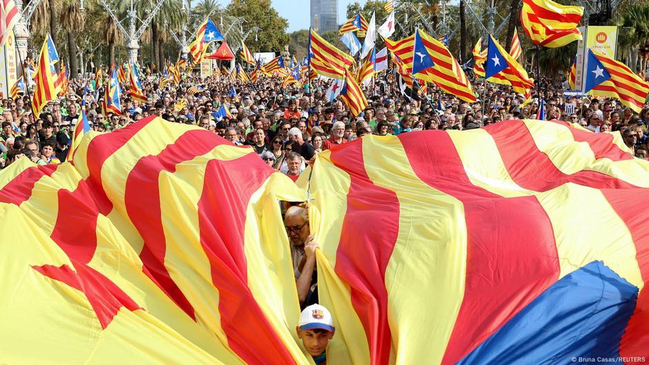 Pro-independence protesters hold a big Estelada (Catalan separatist flag) during a demonstration on Catalonia's national day of 'La Diada' in Barcelona on 11 September 2024. | Image: Bruna Casas/REUTERS