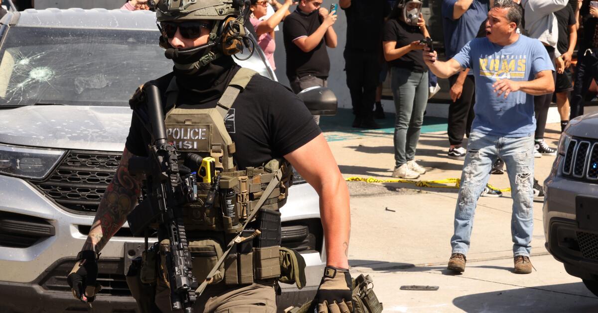 Residents confront ICE agents, assisted by Border Patrol agents