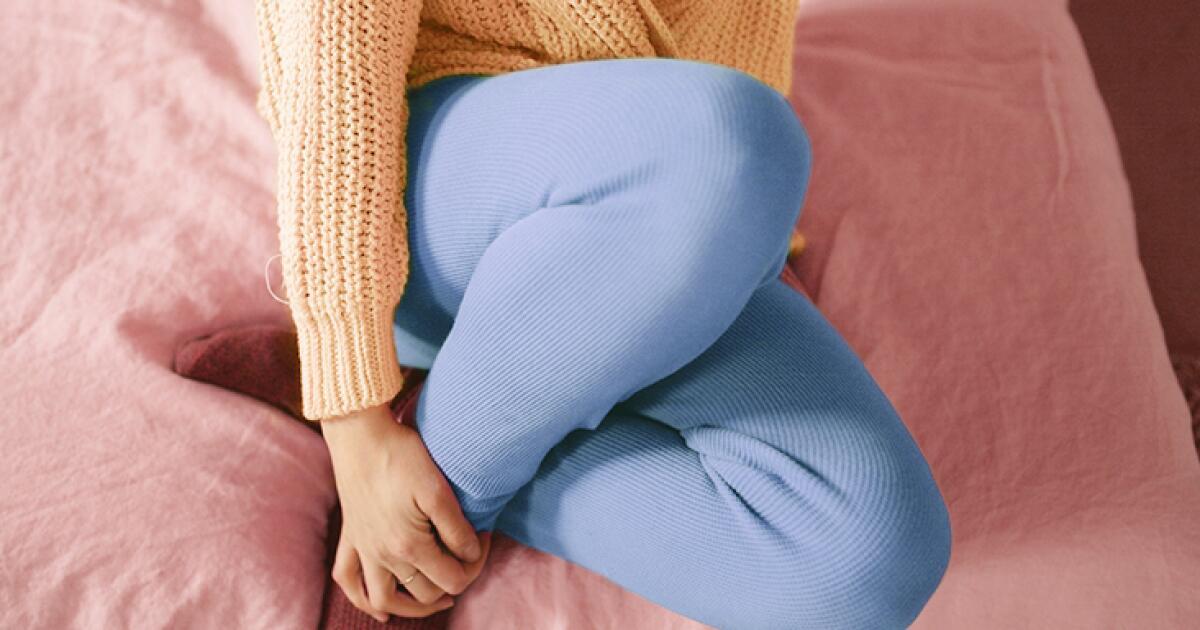 hg-woman-holding-ankle-on-bed-732x549-thumbnail.jpg