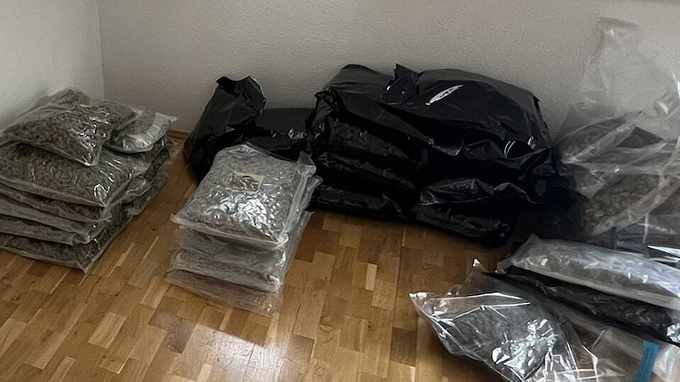 Polizei entdeckt bei Razzia kiloweise Drogen: 5 Männer in U-Haft