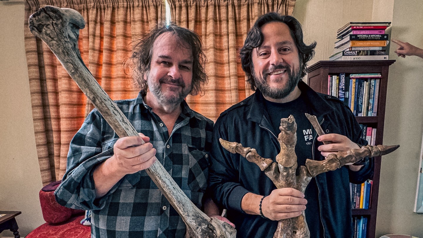 Peter Jackson (left) and Ben Lamm with moa bones