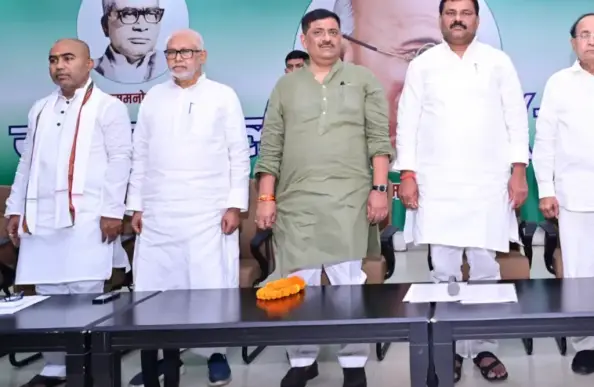 Janata Dal (United)'s Acting National President, Rajya Sabha MP, and former Water Resources Minister of Bihar, Shri Sanjay Kumar Jha (Center). (File Picture)