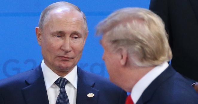 Russian President Vladimir Putin (L) looks at U.S. President Donald Trump during the welcoming ceremony prior to the G20 Summit's Plenary Meeting on November 30, 2018