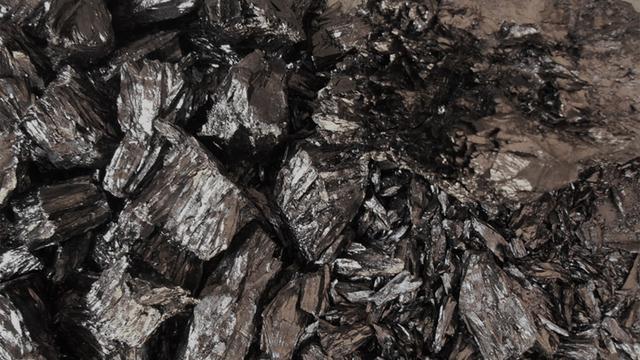 Trump's 93.5% China Graphite Tariff & EV Subsidy Cuts Impact US Market