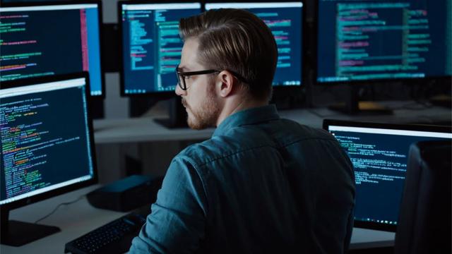 Übersicht und Ratgeber zu Fernstudiengängen in Webentwicklung für das Jahr 2024.