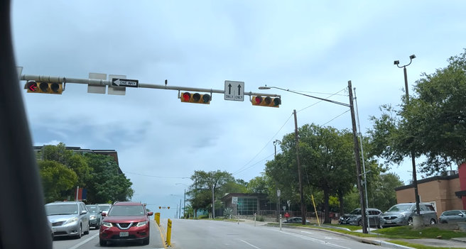 Tesla Robotaxi Stops Mid-Intersection After Running a Red Light… The Influencer Onboard Calls It “Impressive”