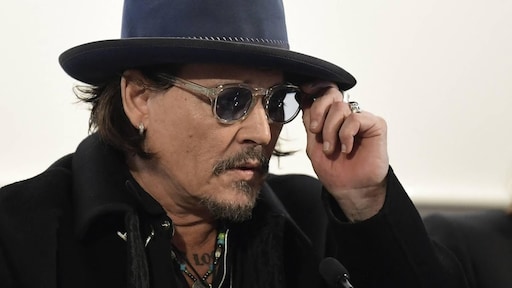 Johnny Depp eert Ozzy Osbourne met verrassingsoptreden
