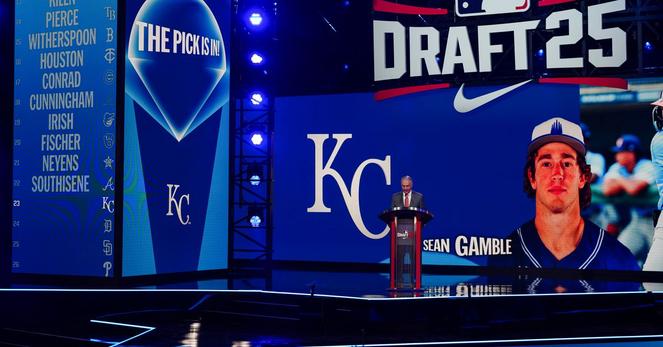 Royals add upside to system with draft class headlined by a pair of prep bats